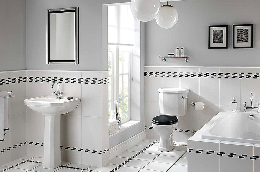 Traditional Style Bathroom Suites With Decorative Tiles