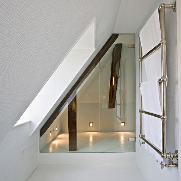 Fitted showers for a narrow ensuite