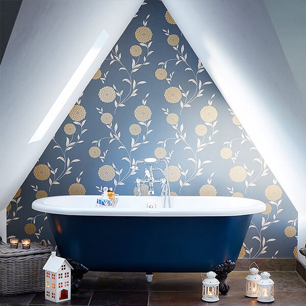 floral pattern Wallpaper with Roll Top Bath